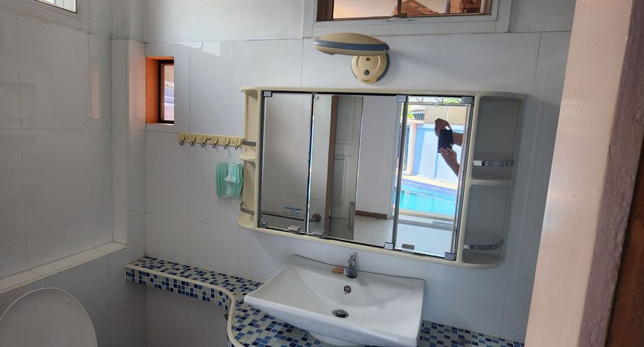 Casa en alquiler de 2 habitaciones en Bang Lamung, Chonburi
