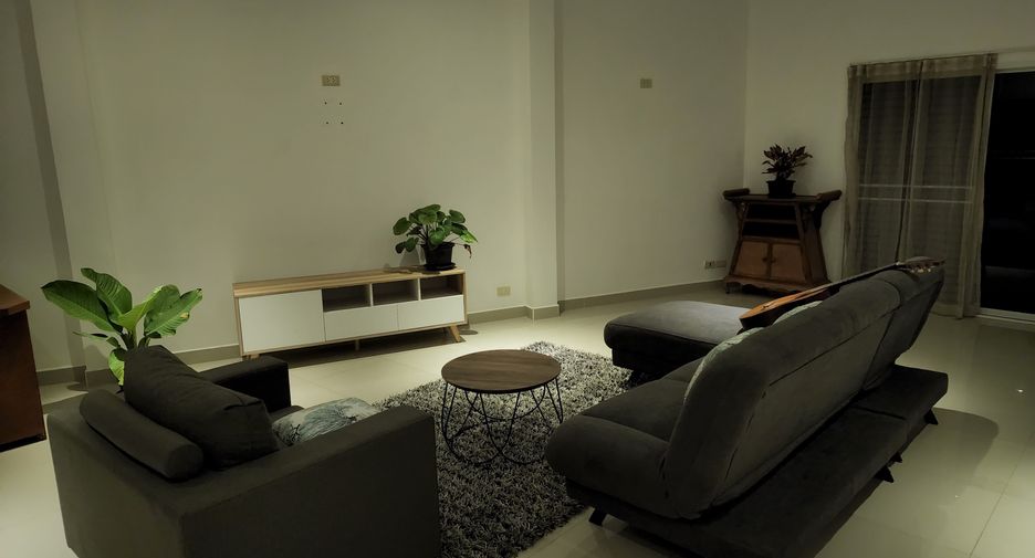 Casa en alquiler de 2 habitaciones en Bang Lamung, Chonburi