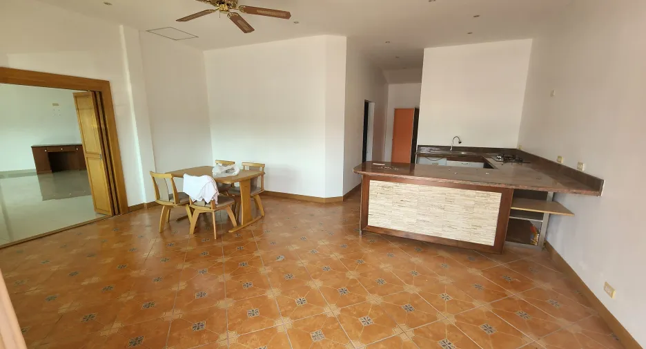 Casa en alquiler de 2 habitaciones en Bang Lamung, Chonburi