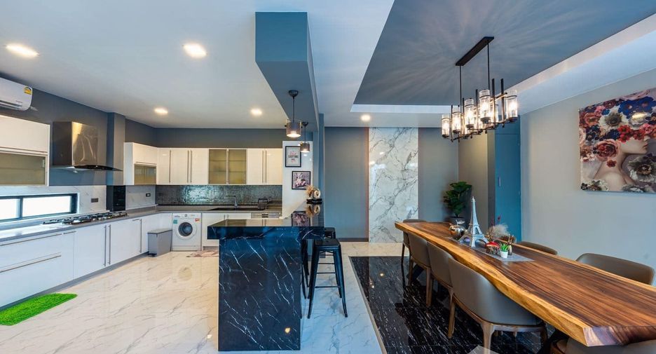 Villa en alquiler de 5 habitaciones en Bang Lamung, Chonburi