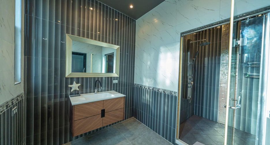 Villa en alquiler de 5 habitaciones en Bang Lamung, Chonburi