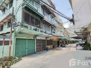 For sale 3 bedrooms townhouse in Bang Rak, Bangkok