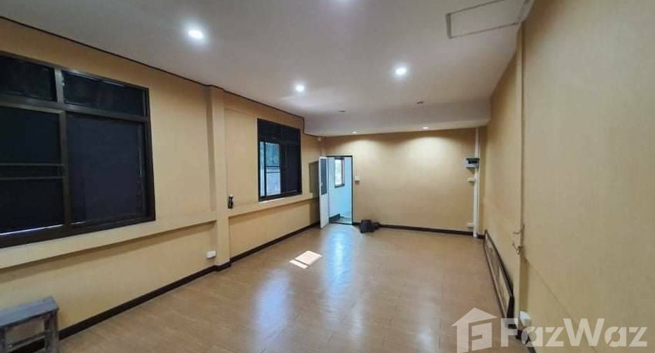 Casa adosada en venta de 3 habitaciones en Bang Rak, Bangkok