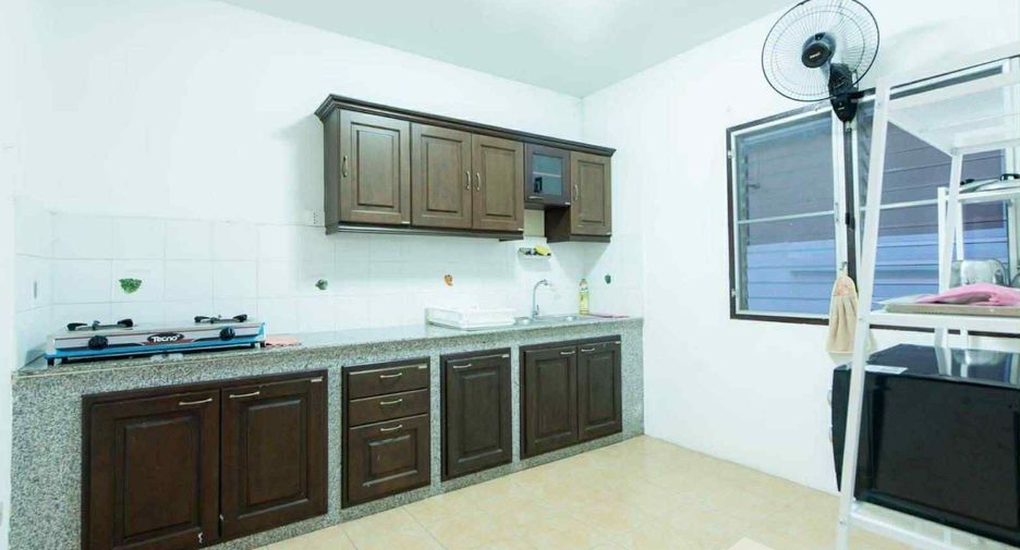 Casa en alquiler de 3 habitaciones en Bang Lamung, Chonburi