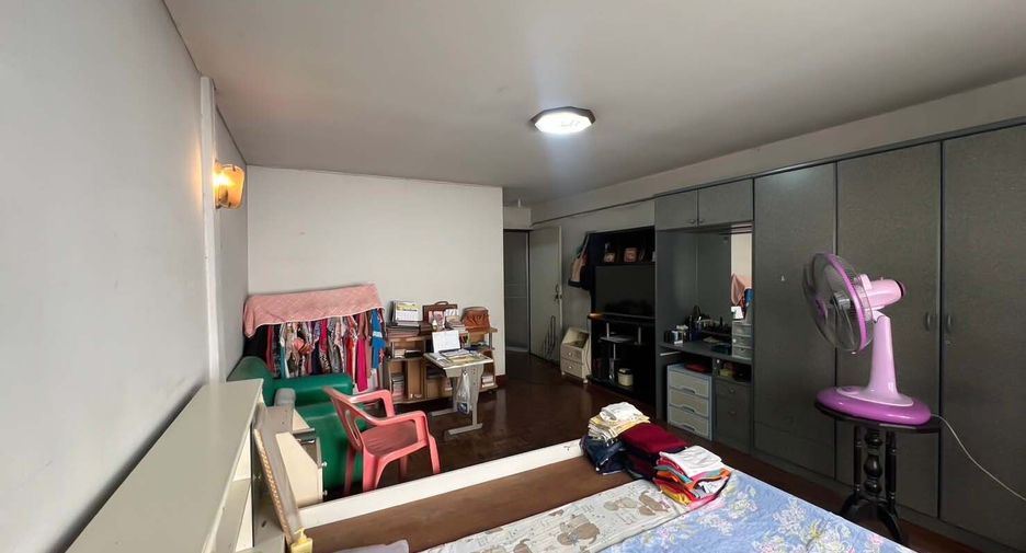 For sale 4 bedrooms townhouse in Sai Mai, Bangkok