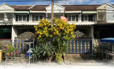 Casa adosada en venta de 4 habitaciones en Sai Mai, Bangkok