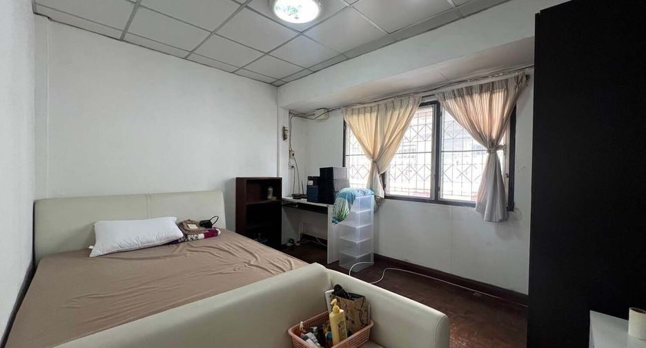 For sale 4 bedrooms townhouse in Sai Mai, Bangkok