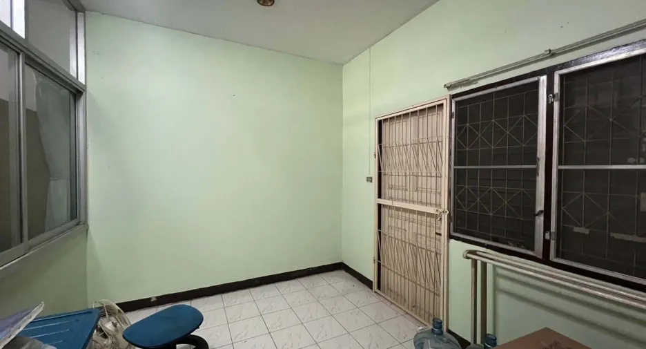 For sale 4 bedrooms townhouse in Sai Mai, Bangkok