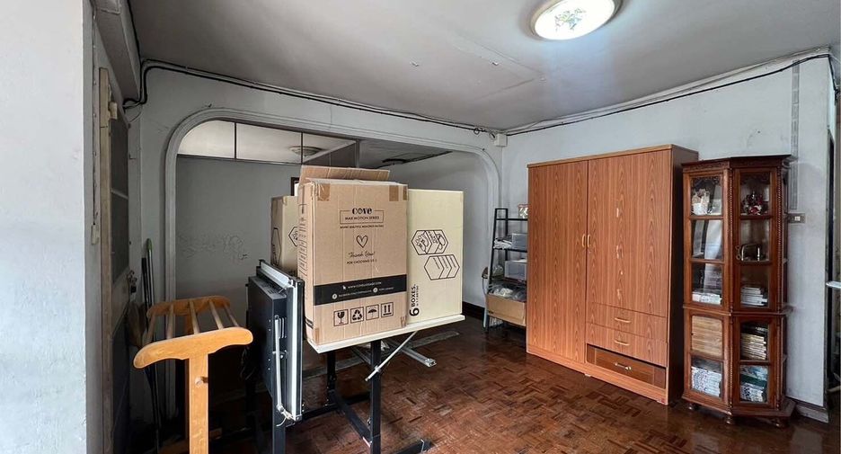 For sale 4 bedrooms townhouse in Sai Mai, Bangkok