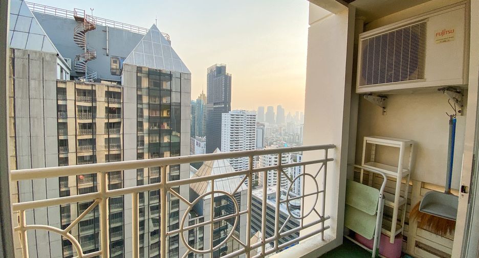 For sale 2 bedrooms condo in Watthana, Bangkok