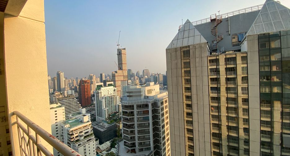 For sale 2 bedrooms condo in Watthana, Bangkok