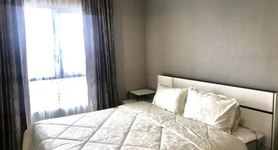 Condo en venta y en alquiler de 3 habitaciones en Huai Khwang, Bangkok