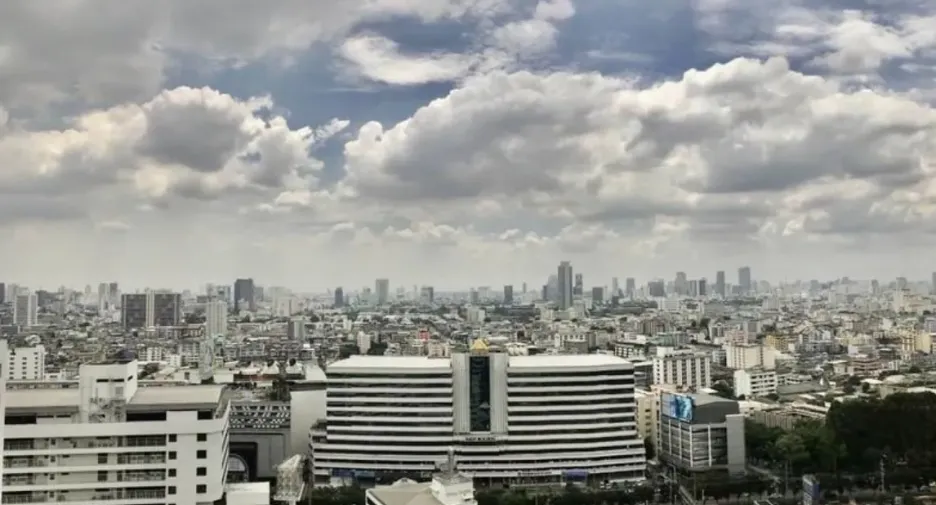 Condo en venta y en alquiler de 3 habitaciones en Huai Khwang, Bangkok