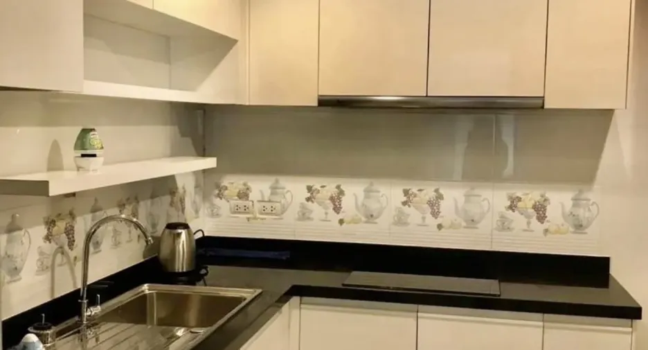 Condo en venta y en alquiler de 3 habitaciones en Huai Khwang, Bangkok