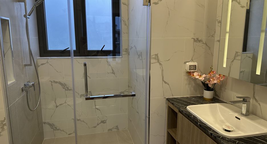 Villa en alquiler de 3 habitaciones en Bang Lamung, Chonburi