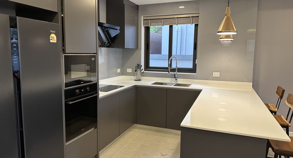 Villa en alquiler de 3 habitaciones en Bang Lamung, Chonburi