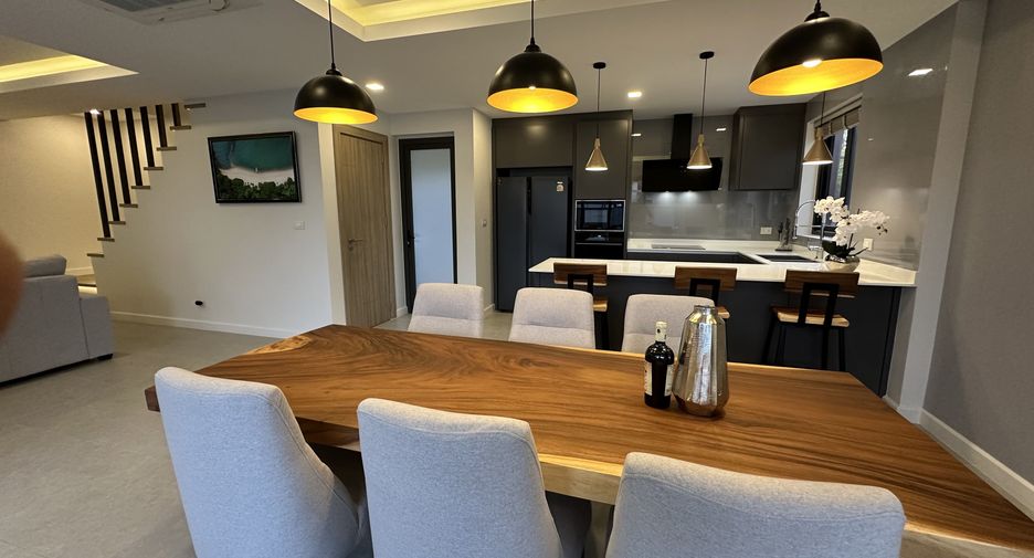 Villa en alquiler de 3 habitaciones en Bang Lamung, Chonburi