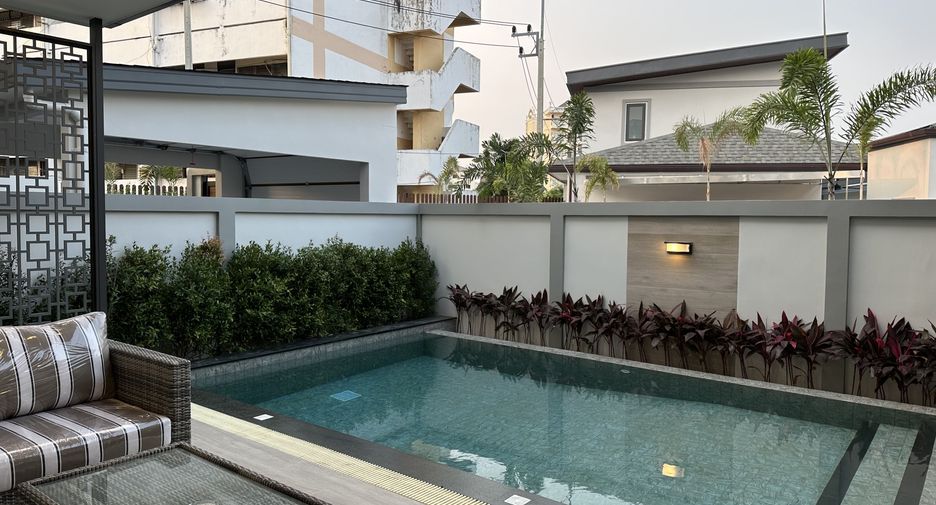 Villa en alquiler de 3 habitaciones en Bang Lamung, Chonburi