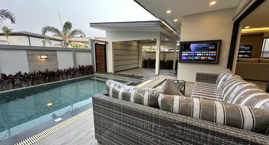 Villa en alquiler de 3 habitaciones en Bang Lamung, Chonburi