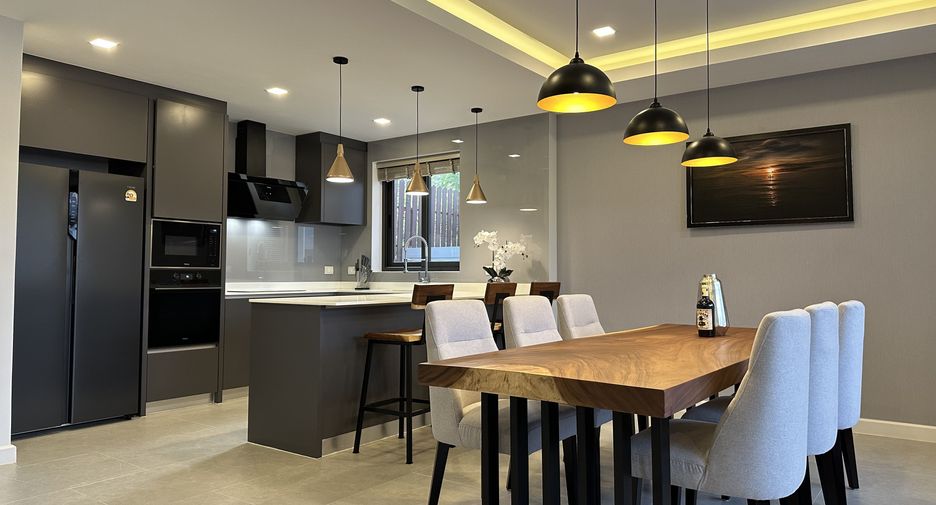 Villa en alquiler de 3 habitaciones en Bang Lamung, Chonburi