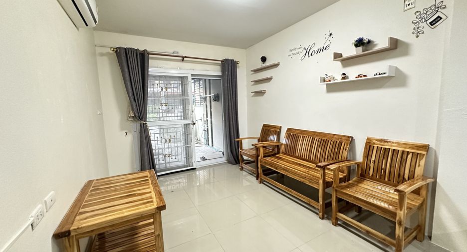 À louer 3 chambres maison de ville à Si Racha, Chonburi