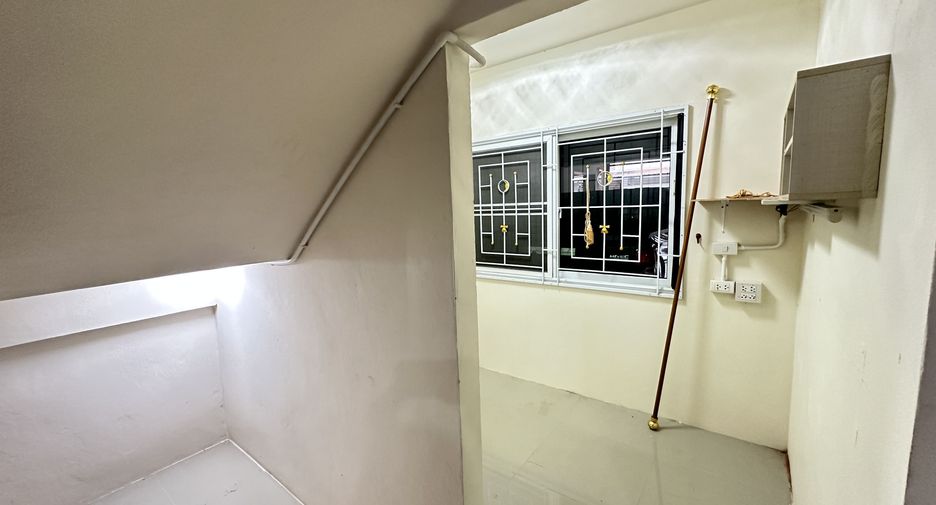 À louer 3 chambres maison de ville à Si Racha, Chonburi