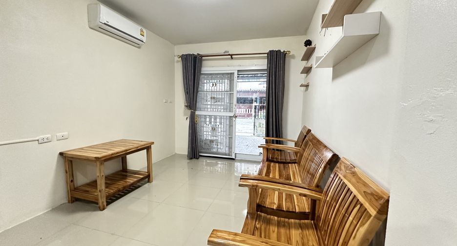 À louer 3 chambres maison de ville à Si Racha, Chonburi