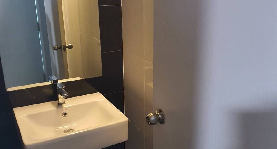 Casa adosada en alquiler de 2 habitaciones en Phutthamonthon, Nakhon Pathom