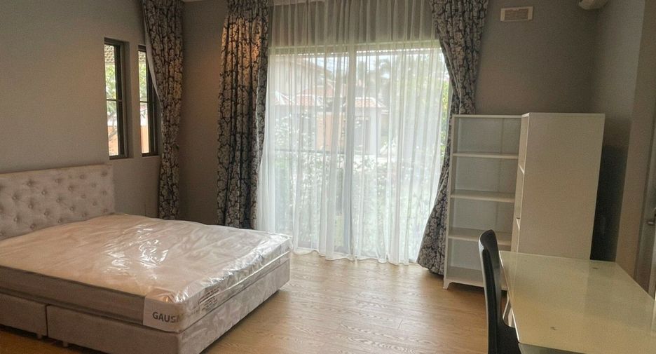 For rent 4 bedrooms villa in Bang Lamung, Chonburi