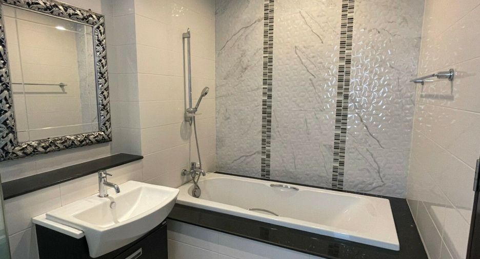 For rent 4 bedrooms villa in Bang Lamung, Chonburi