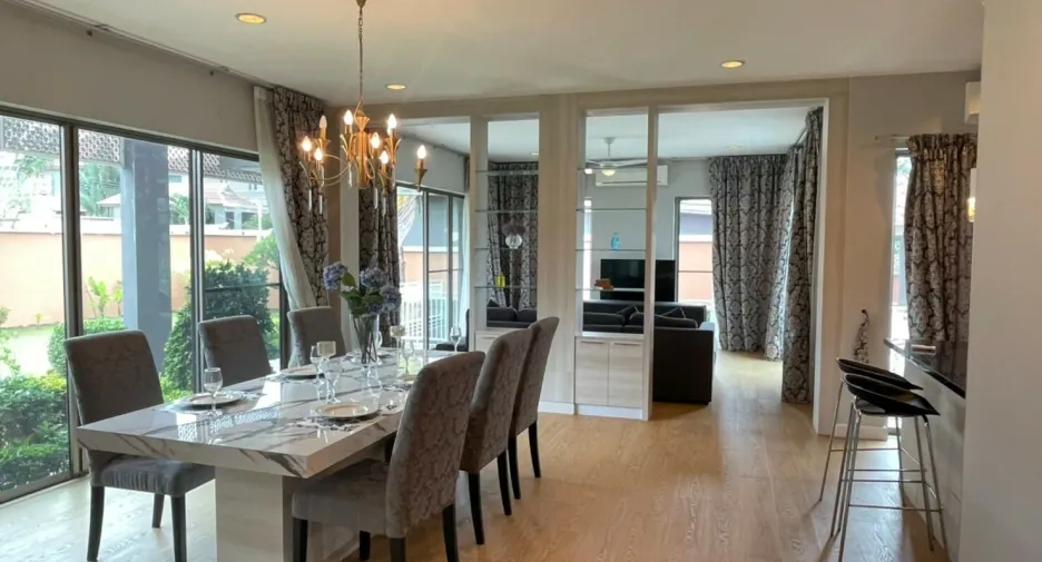 For rent 4 bedrooms villa in Bang Lamung, Chonburi