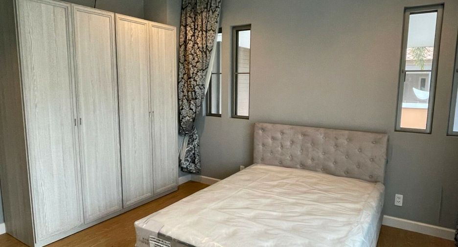 For rent 4 bedrooms villa in Bang Lamung, Chonburi