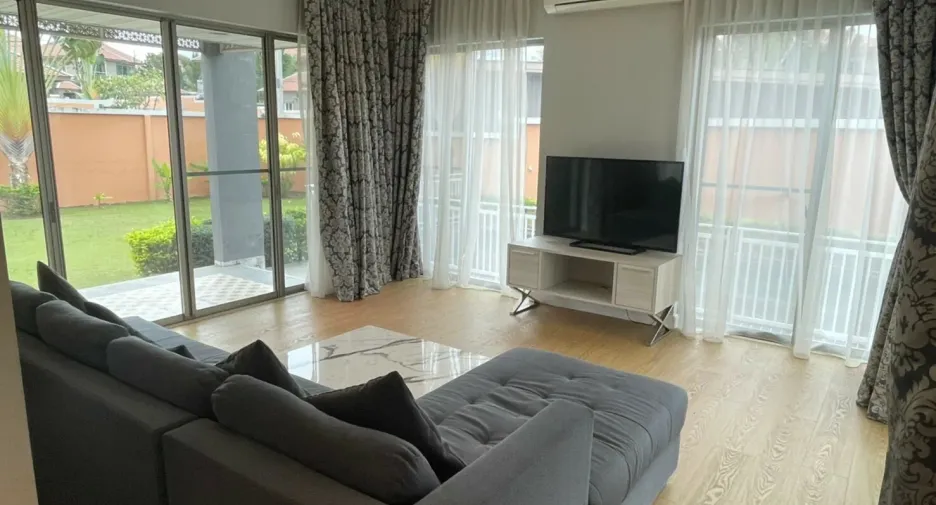For rent 4 bedrooms villa in Bang Lamung, Chonburi