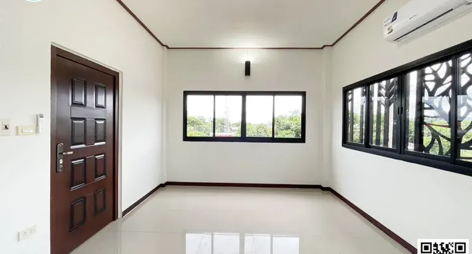 For sale 2 bedrooms townhouse in Mueang Uttaradit, Uttaradit