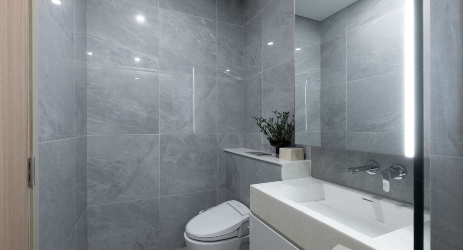 For sale 3 bedrooms condo in Khlong Toei, Bangkok