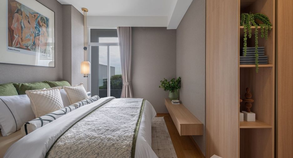 For sale 3 bedrooms condo in Khlong Toei, Bangkok