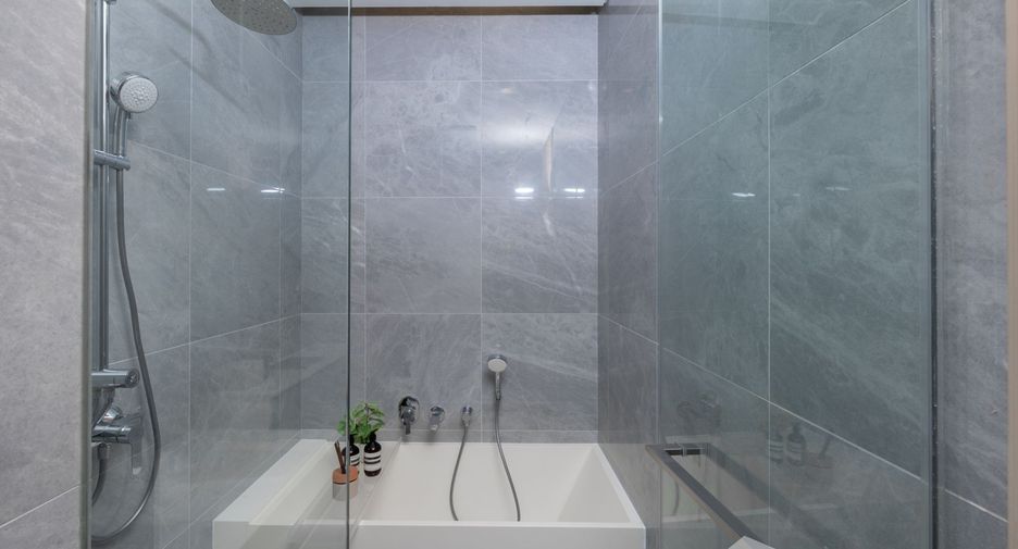 For sale 3 bedrooms condo in Khlong Toei, Bangkok