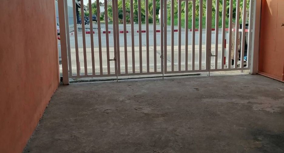For sale 2 bedrooms townhouse in Khlong Luang, Pathum Thani