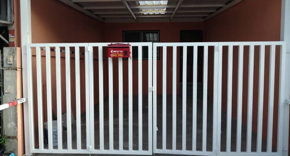 For sale 2 bedrooms townhouse in Khlong Luang, Pathum Thani