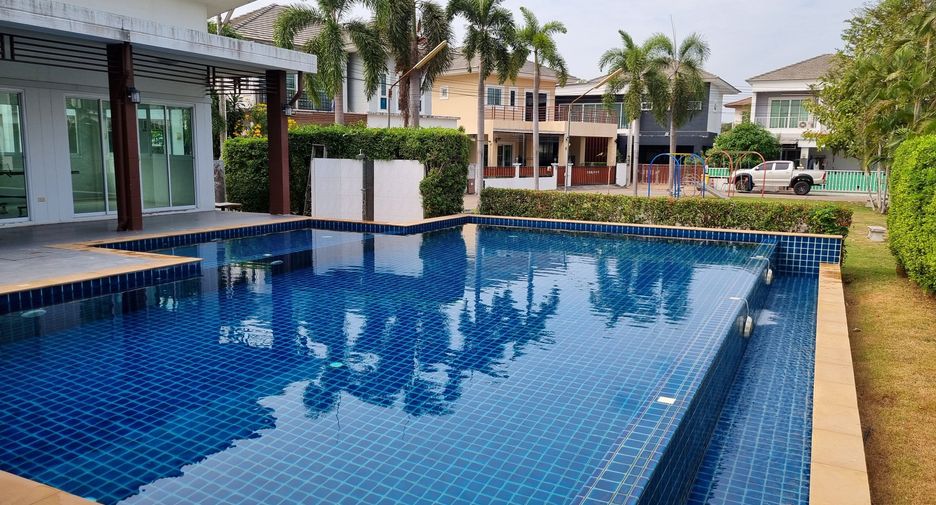 Haus zum Kauf mit 4 Zimmer in Si Racha, Chonburi