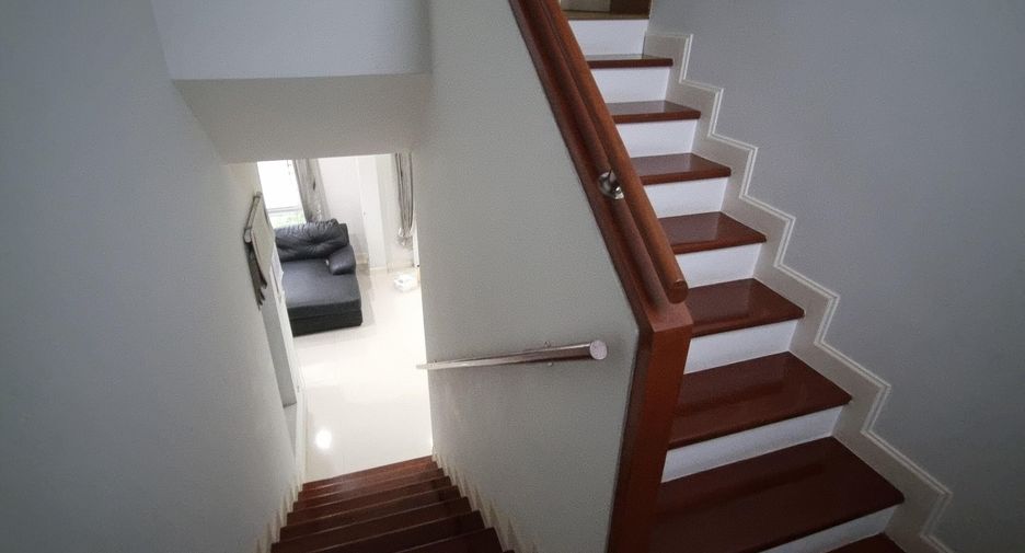 Haus zum Kauf mit 4 Zimmer in Si Racha, Chonburi