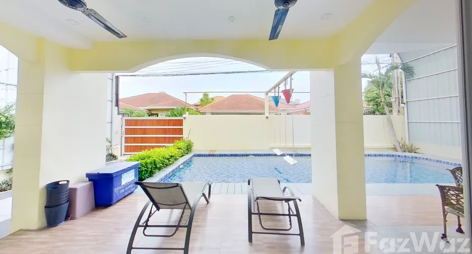 Villa en venta y en alquiler de 7 habitaciones en Bang Lamung, Chonburi