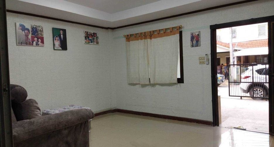 For sale 3 bedrooms townhouse in Sai Mai, Bangkok