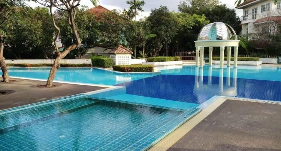 For sale 3 bedrooms townhouse in Sai Mai, Bangkok