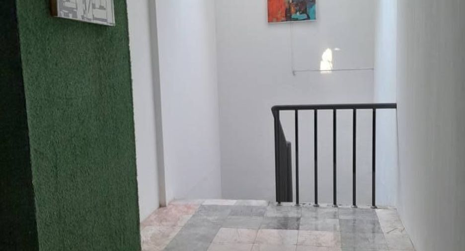 Reihenhaus zum Kauf und zur Miete mit 8 Zimmer in Huai Khwang, Bangkok