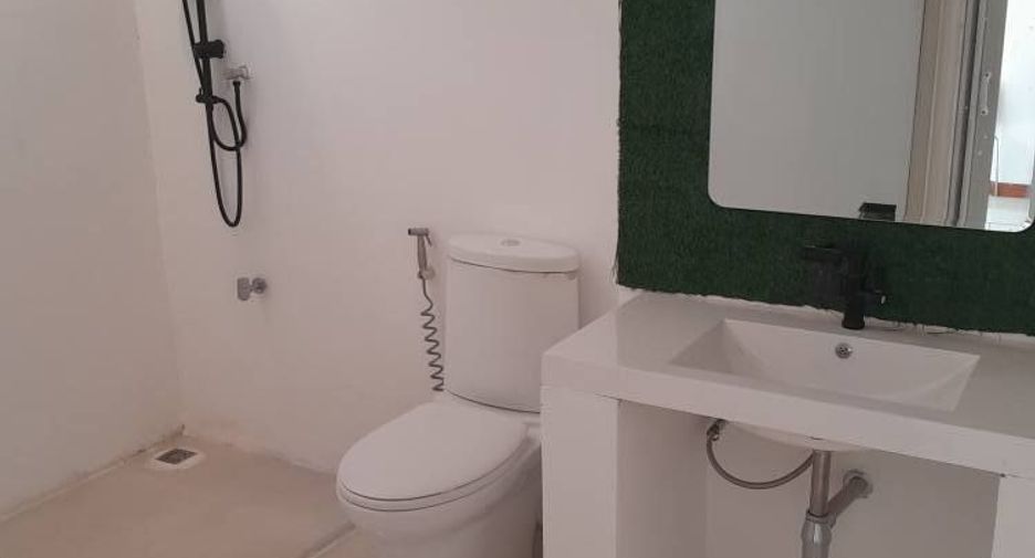 Reihenhaus zum Kauf und zur Miete mit 8 Zimmer in Huai Khwang, Bangkok