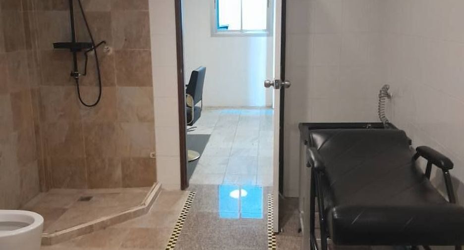 Reihenhaus zum Kauf und zur Miete mit 8 Zimmer in Huai Khwang, Bangkok