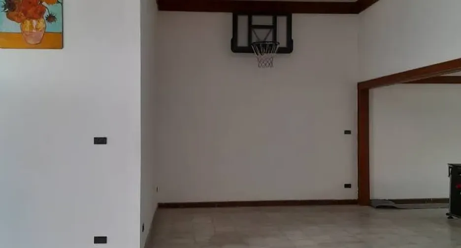 Reihenhaus zum Kauf und zur Miete mit 8 Zimmer in Huai Khwang, Bangkok