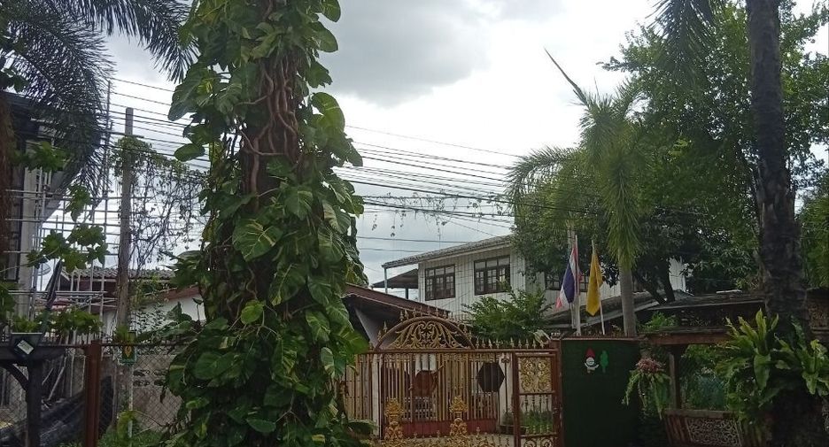 For sale and for rent 6 bedrooms villa in Nong Khaem, Bangkok