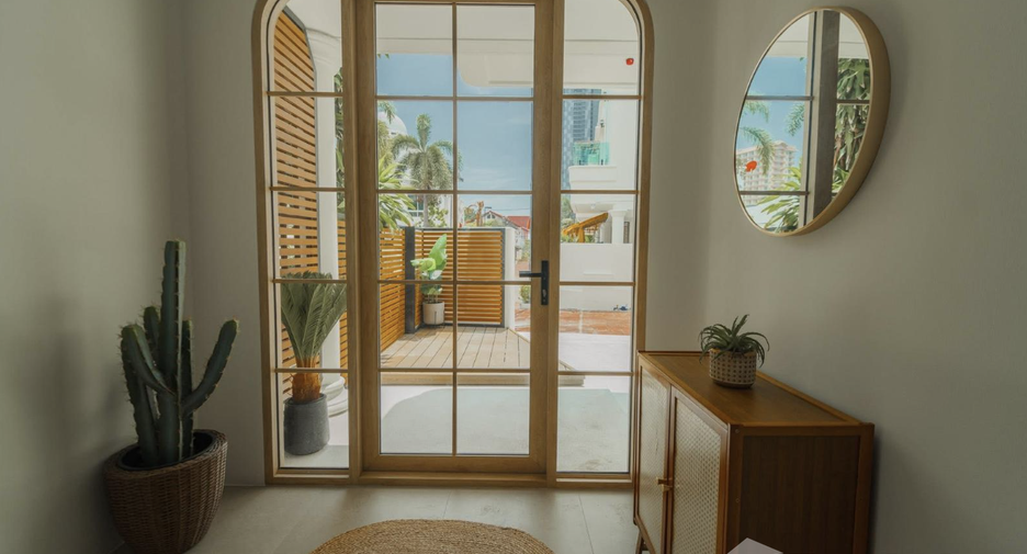 For rent 3 bedrooms townhouse in Bang Lamung, Chonburi